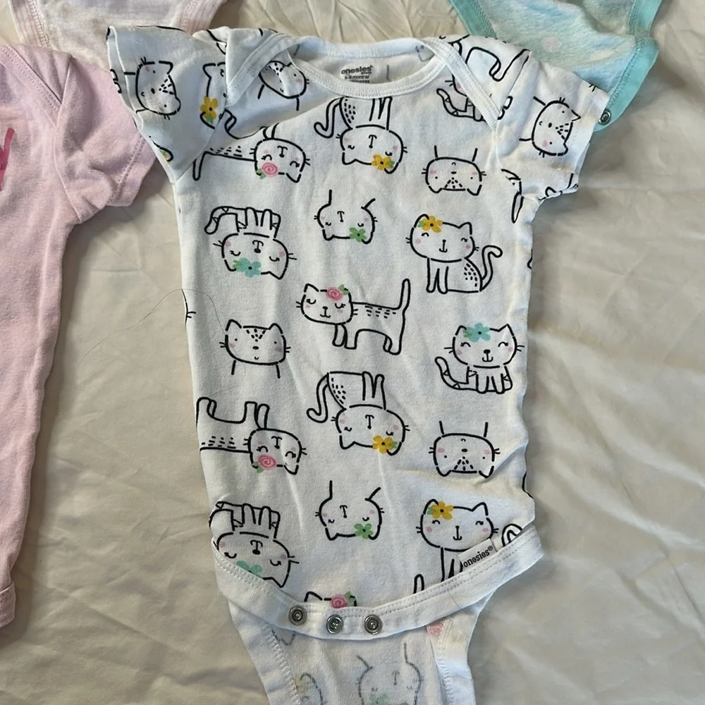 Onesie brand set of 7, size 6-9 month short sleeve bodysuits. GREAT CONDITION.